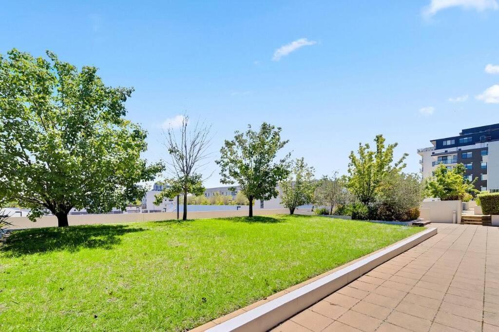 2Br Apt Gungahlin Square Luxe Super Central Wifi Wine Secure Parking Канберра Екстер'єр фото